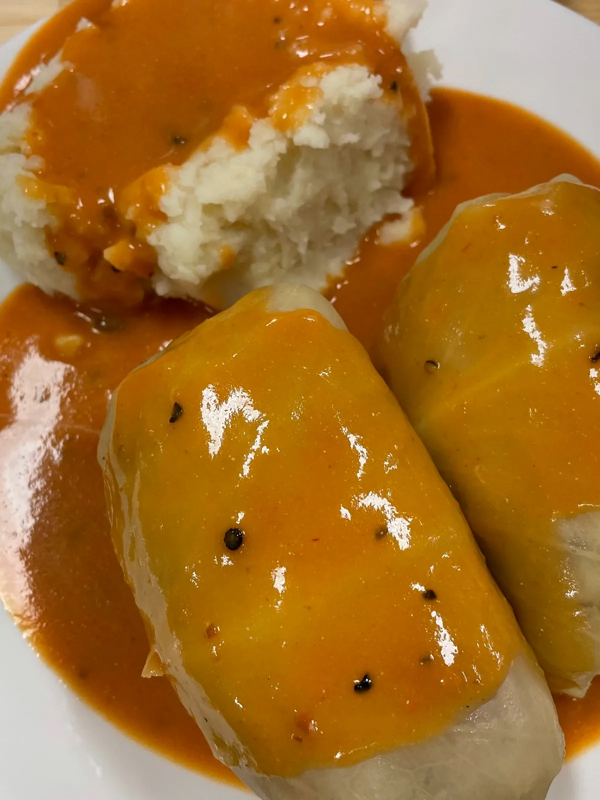 Halupki (gołąbki) stuffed cabbage rolls with sauce and mashed potatoes.