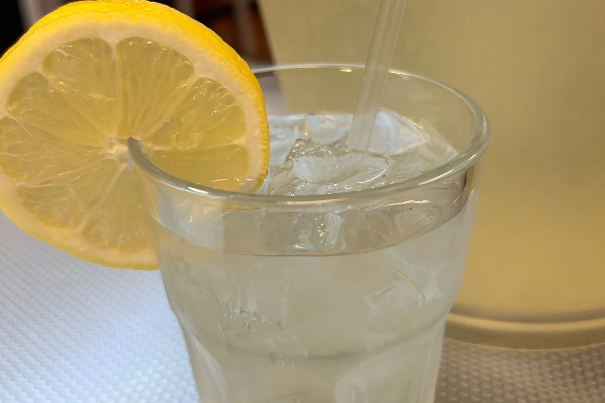 Glass and pitcher of fresh-squeezed lemonade with lemon slices at Kat's 