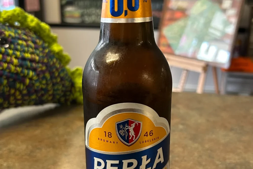 Bottle of Perła Miodowa 0.0 non-alcoholic beverage at Kat's Café & Restaurant.