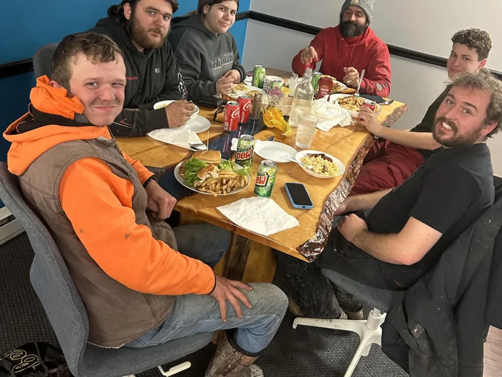 Group of guests enjoying lunch after the off-road trails and having conversation at Kat’s Café & Restaurant.