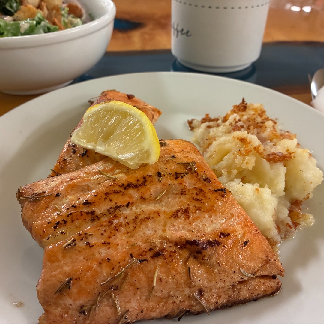 Nashville salmon dinner at Kat’s Café & Restaurant with lemon, real mashed potatoes, and a leafy salad.